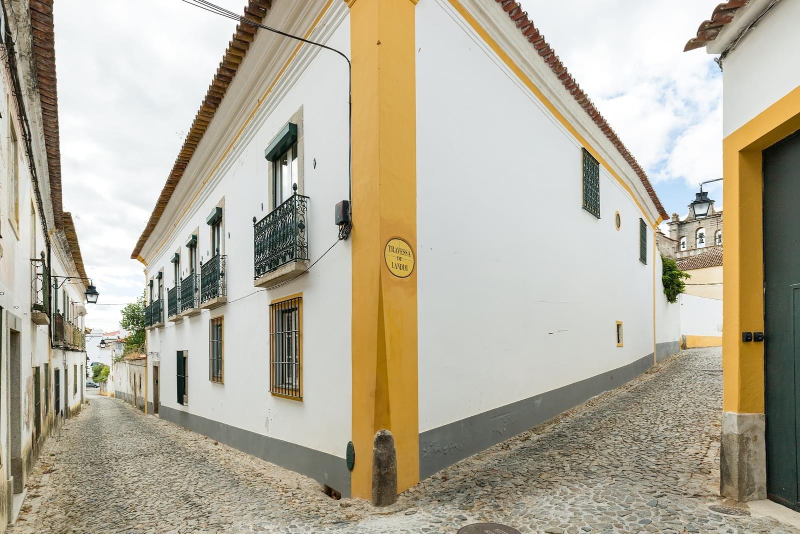 Évora